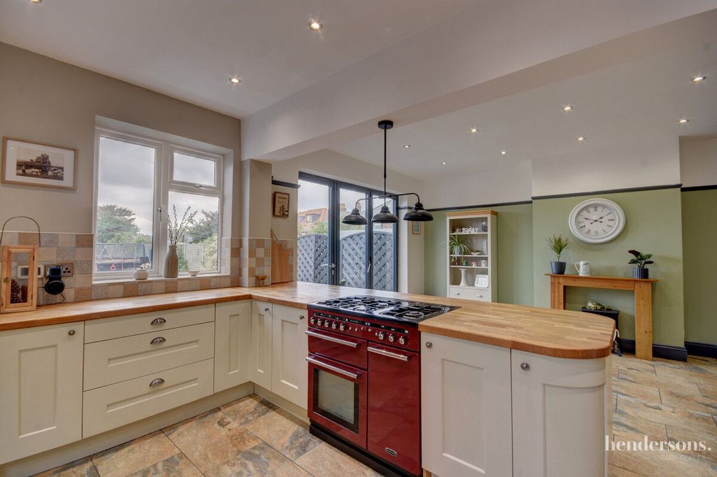 Property photo 1 of 31