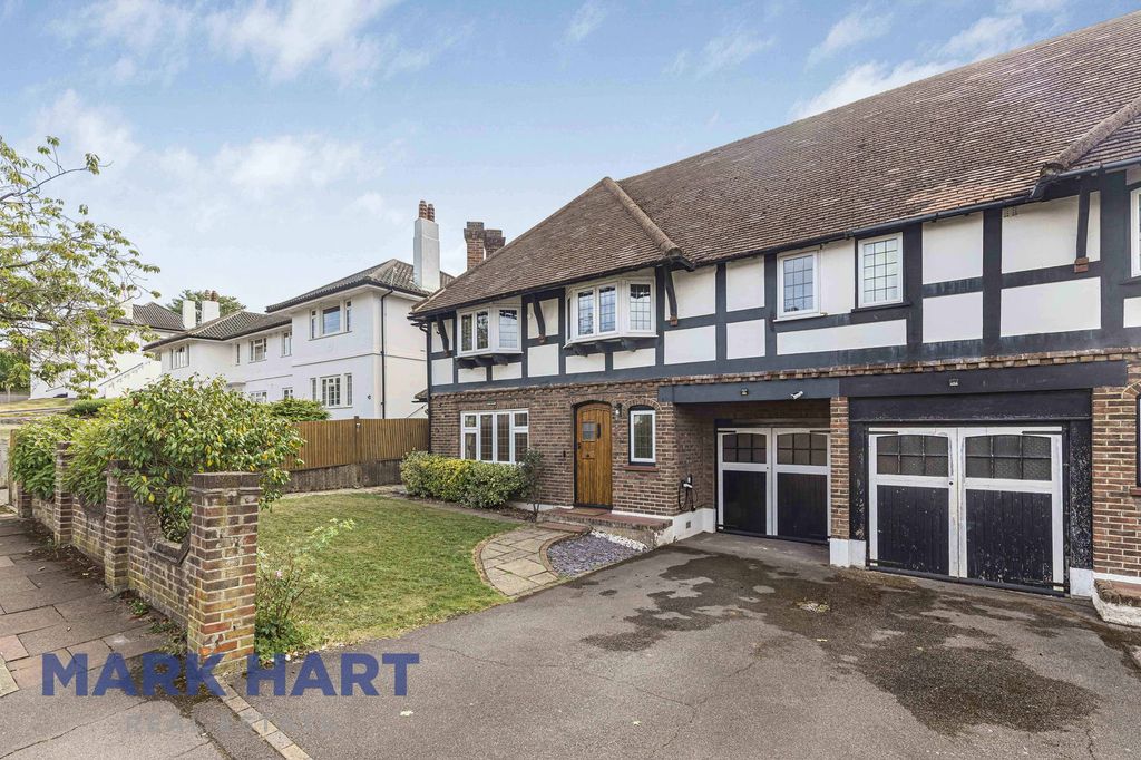 Property photo 1 of 32