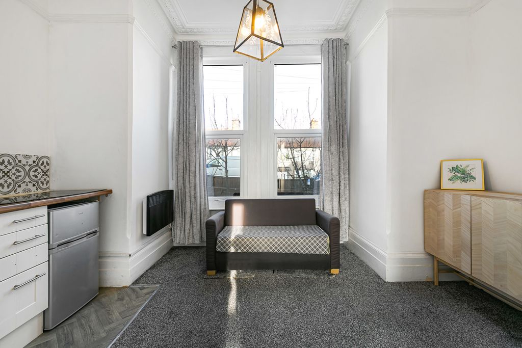 Property photo 2 of 15 Reception/Kitchen