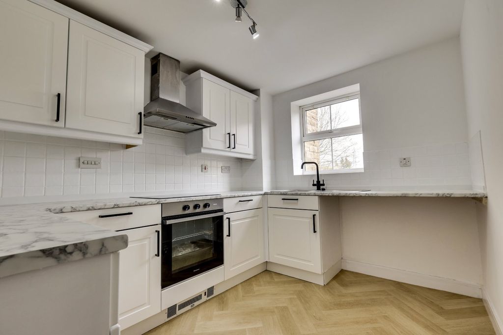 Property photo 2 of 17 Picture No. 16