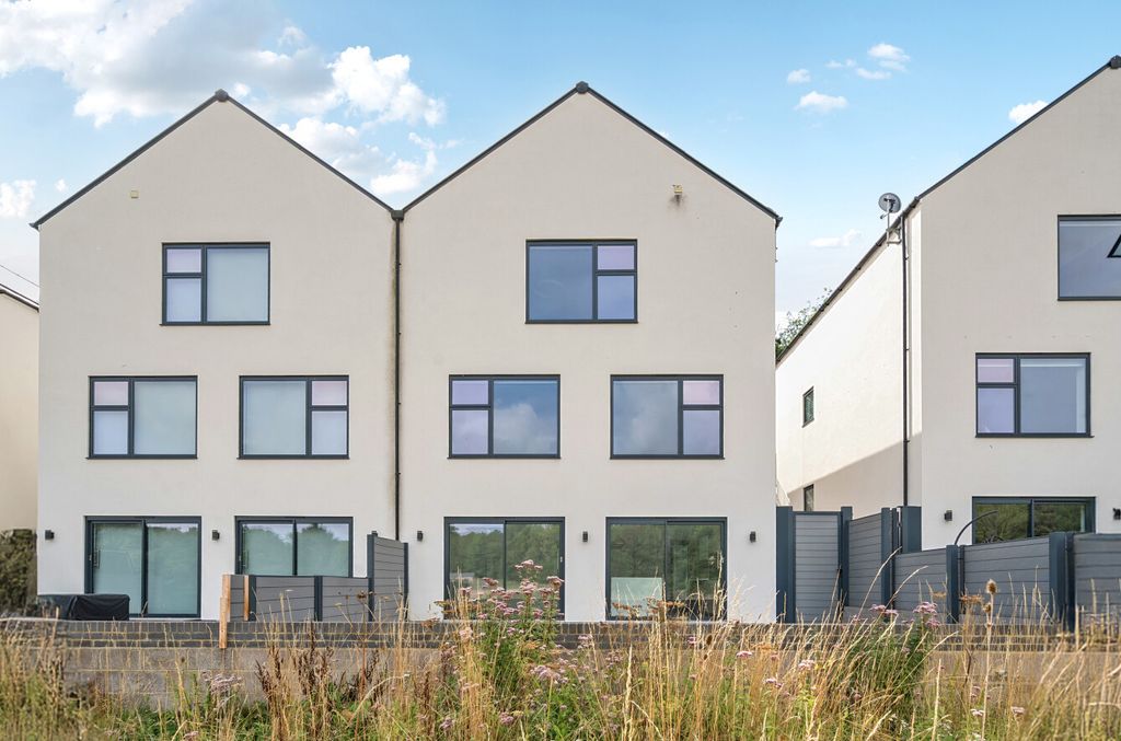 Property photo 2 of 17 1335989-22-6895Df...