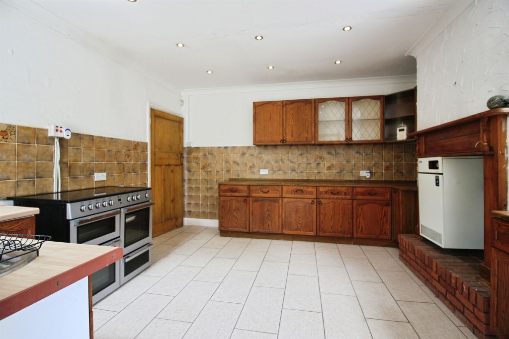 Property photo 3 of 49