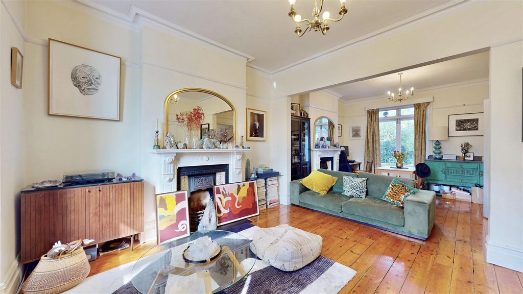 Property photo 2 of 12