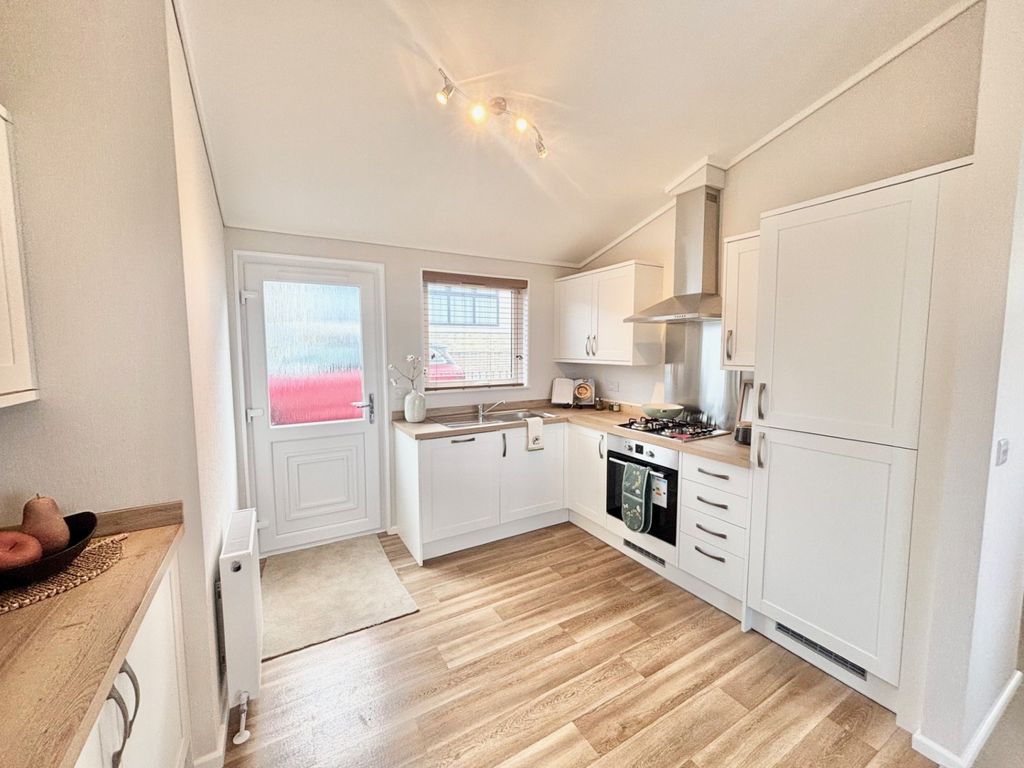 Property photo 2 of 8 Ladstone Kitchen