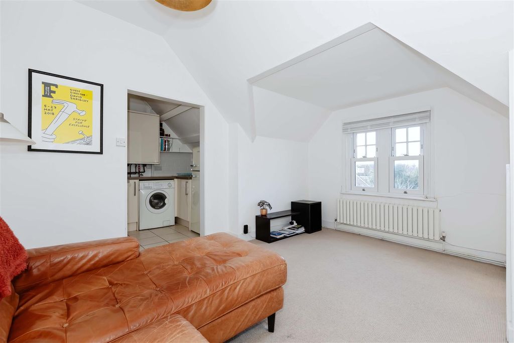 Property photo 2 of 8 Wykeham Rd_7.Jpg