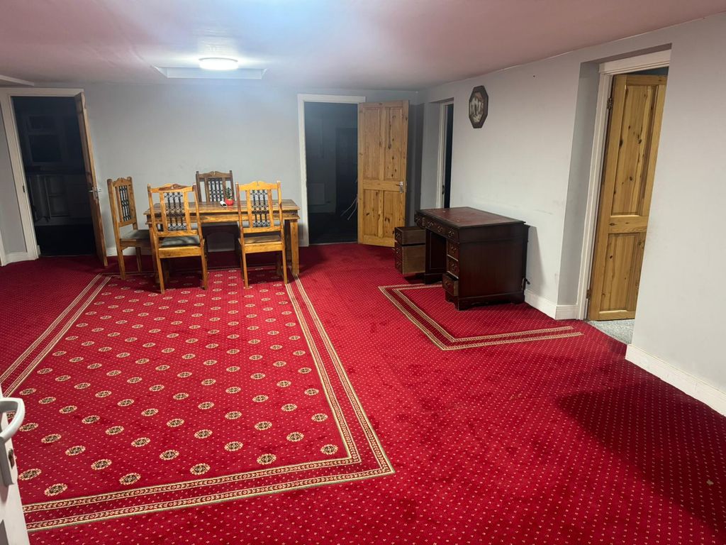 Property photo 3 of 12 Gallery