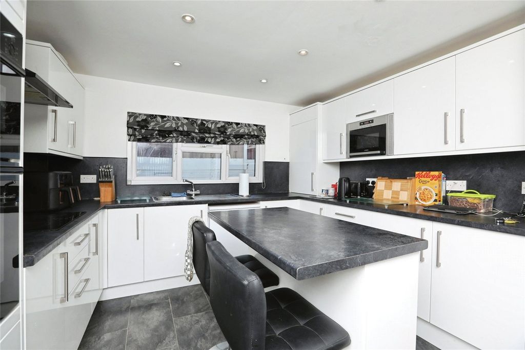 Property photo 3 of 17 Picture No. 04