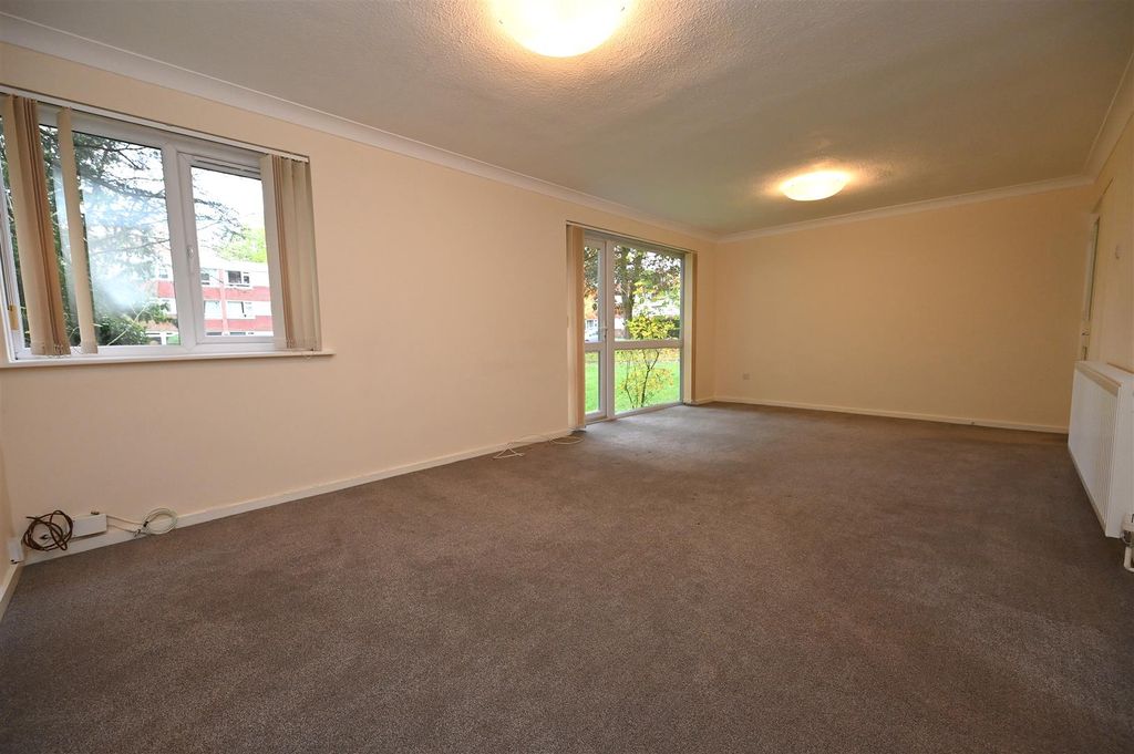 Property photo 3 of 17 Lounge2.Jpg