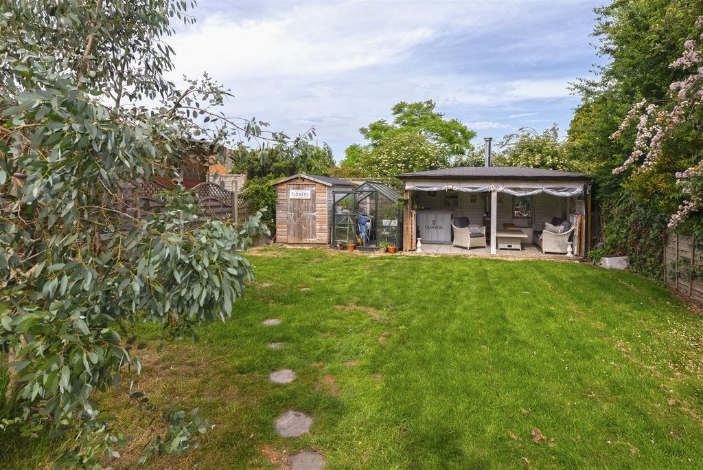 Property photo 2 of 33 128London30.Jpg