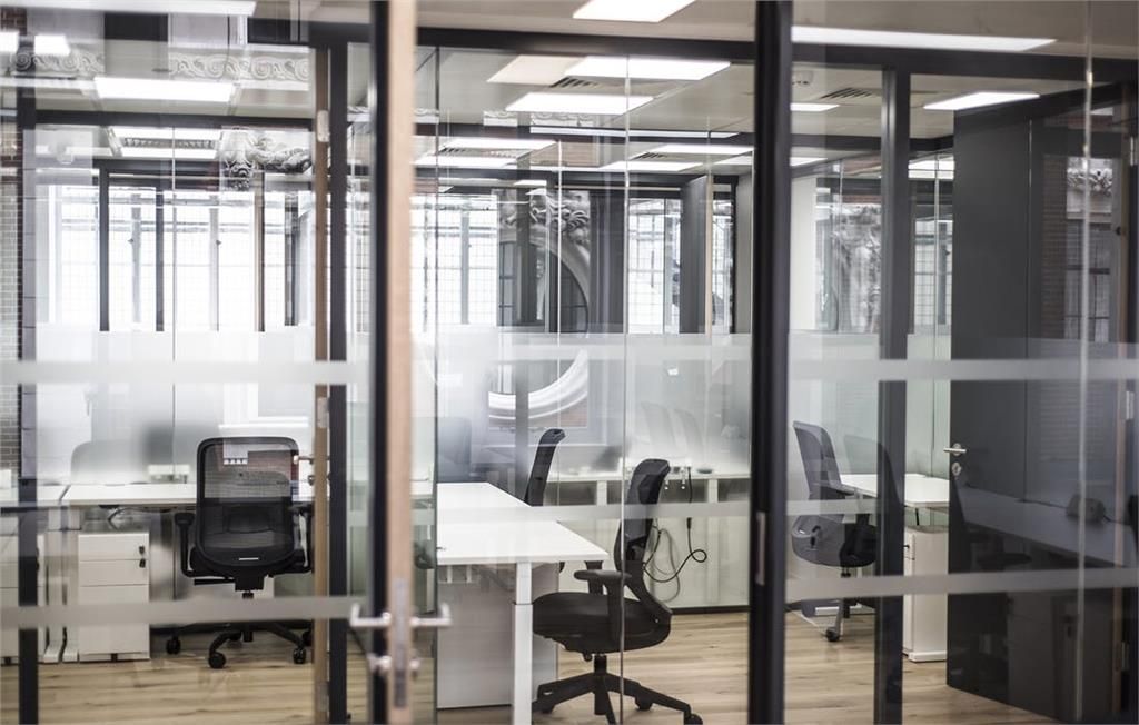 Property photo 2 of 5 Serviced Office To Rent In City Road London, Ec1Y|