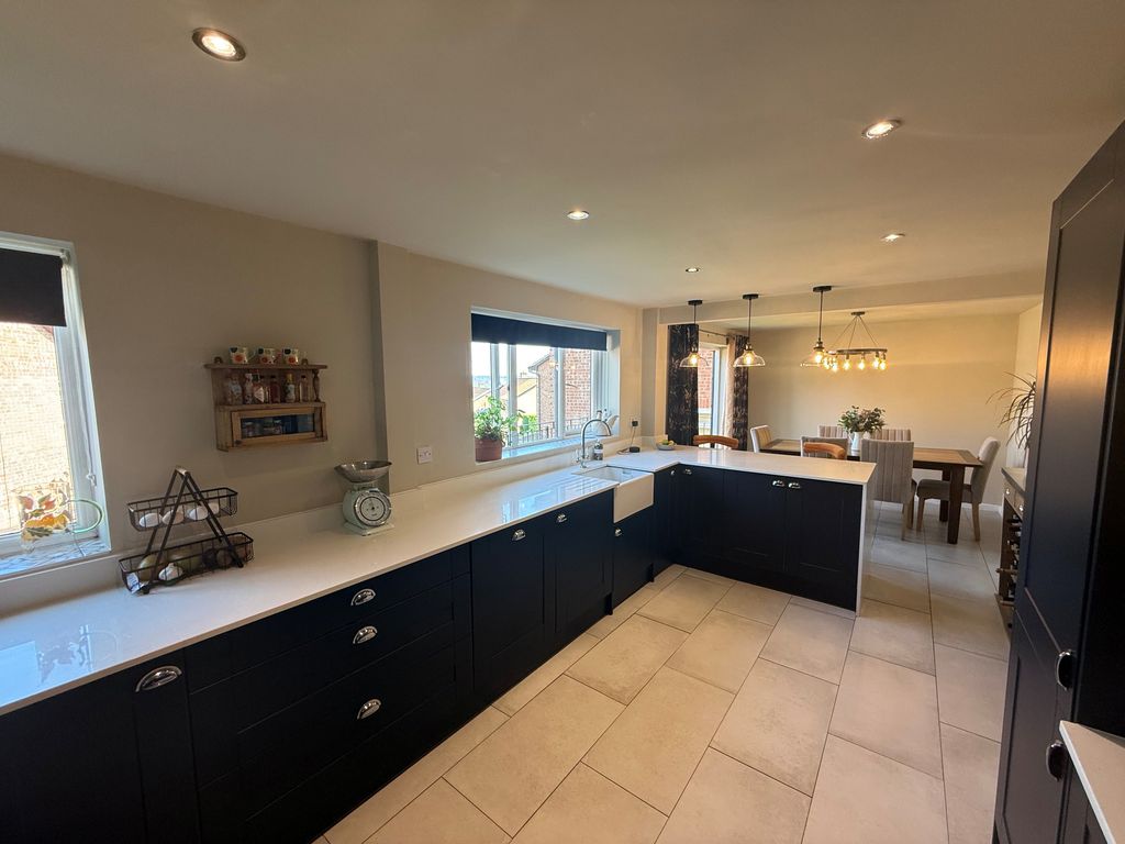 Property photo 2 of 15 Kitchenh