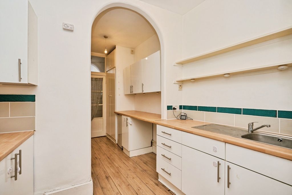 Property photo 3 of 12 Kitchen