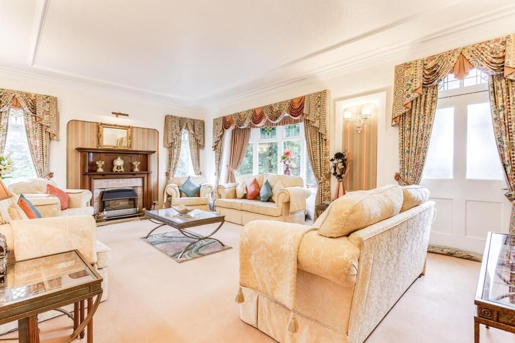 Property photo 2 of 25