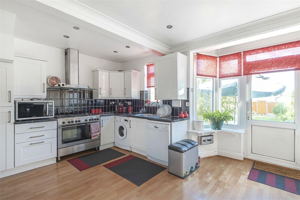 Property photo 3 of 10 3