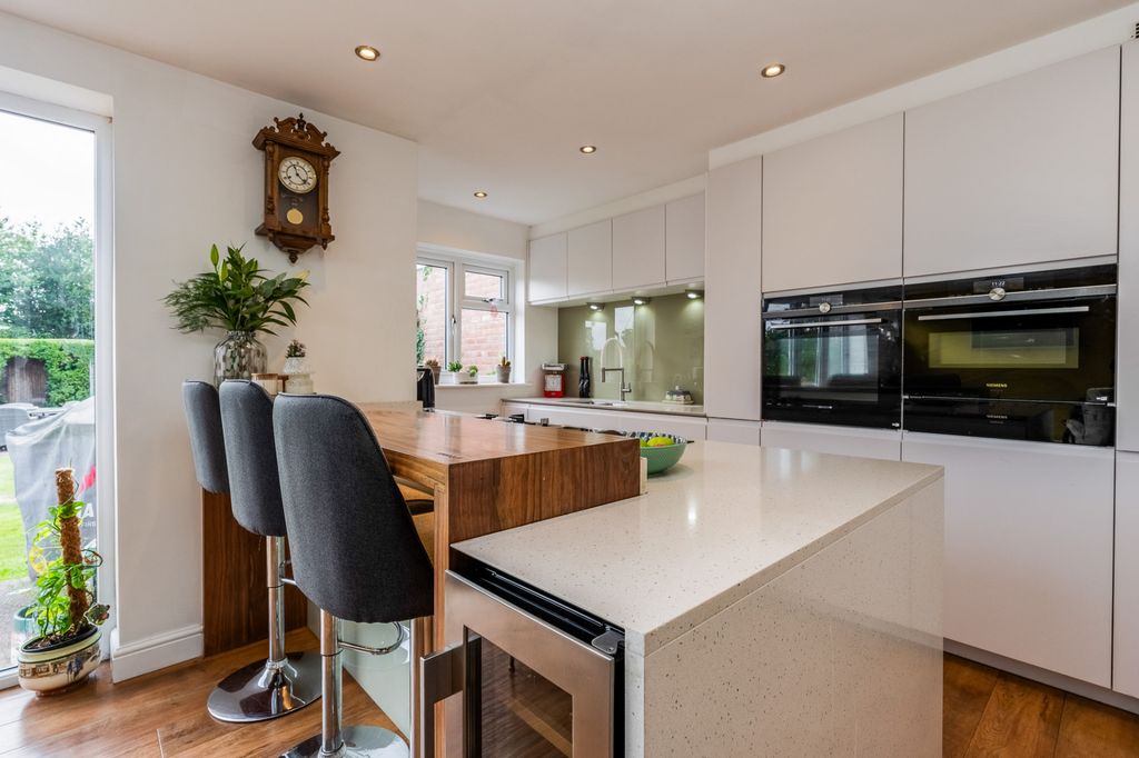 Property photo 2 of 33