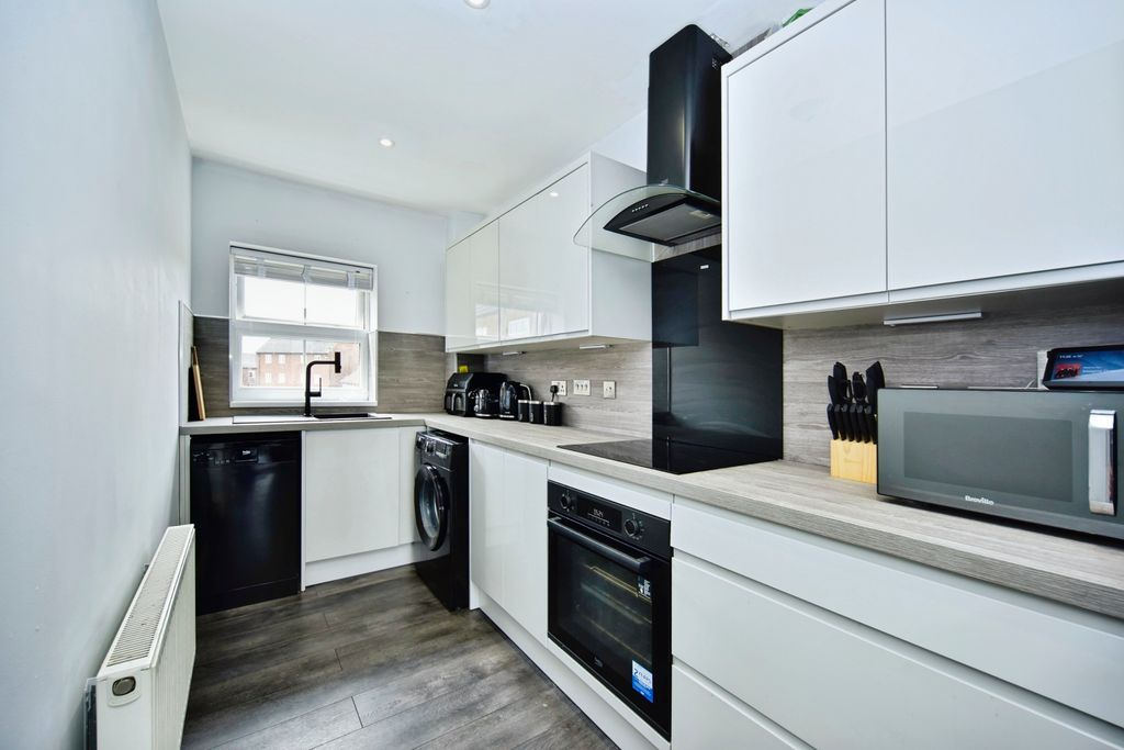 Property photo 3 of 20 Modern Kitchen