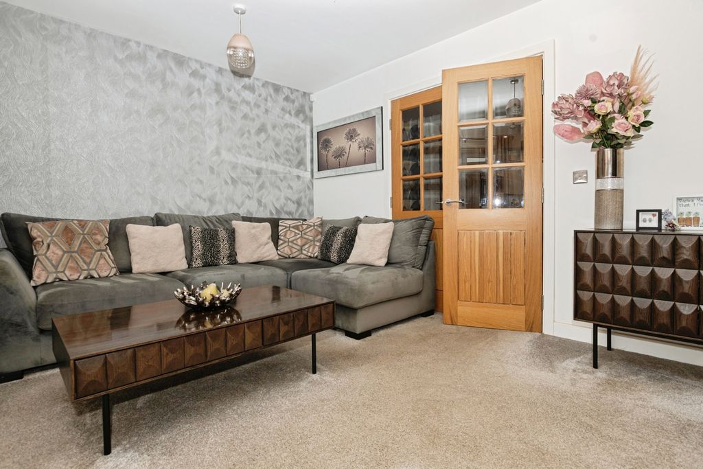 Property photo 2 of 12 Photo