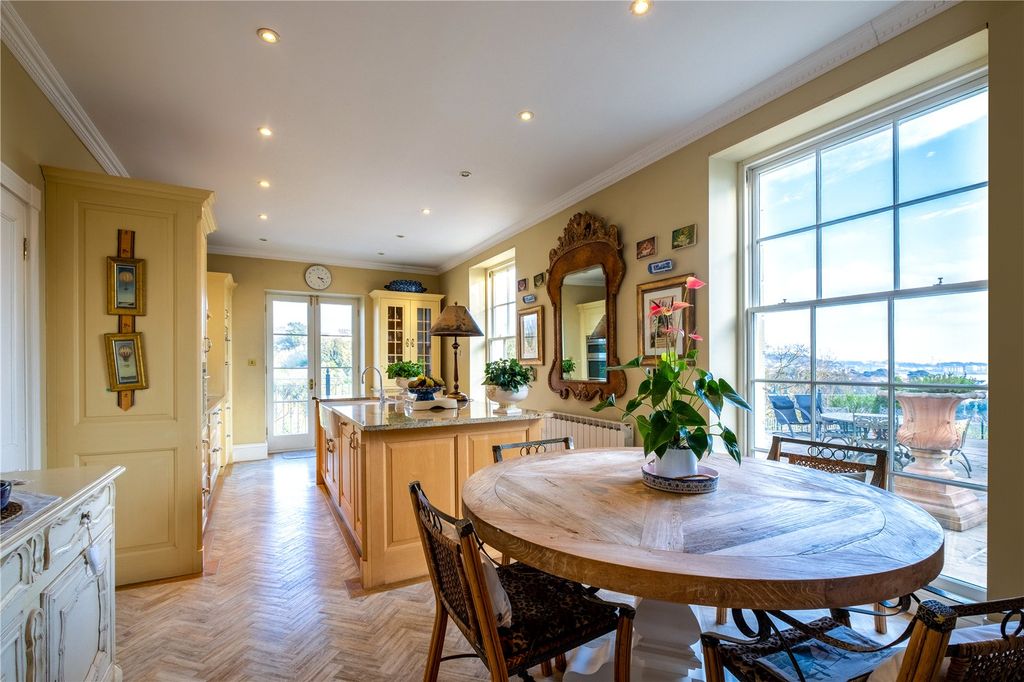 Property photo 3 of 11 Kitchen / Dining