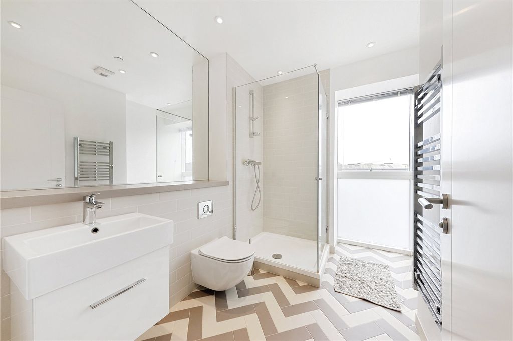 Property photo 3 of 6 Bathroom