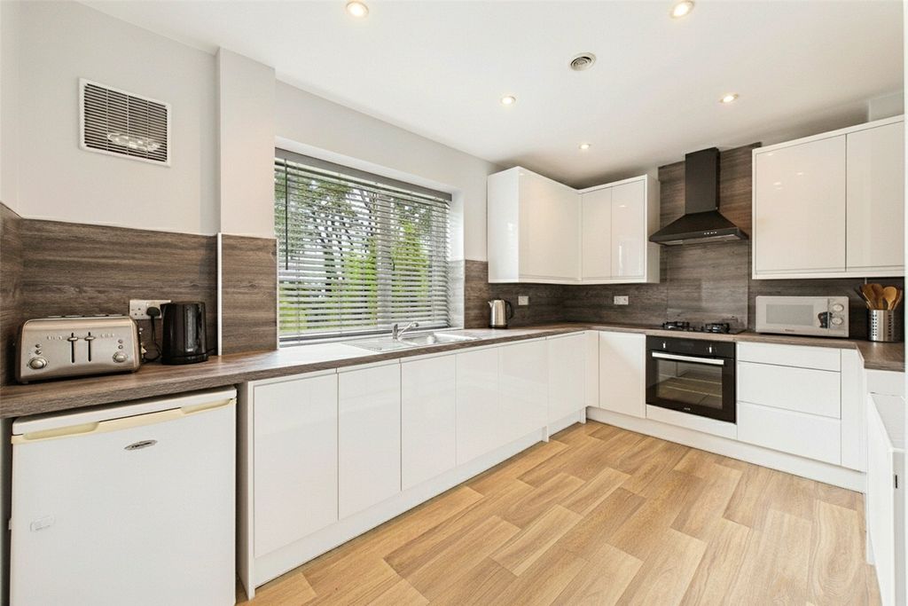 Property photo 3 of 7 Picture No. 25