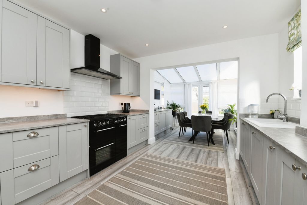 Property photo 3 of 19 Photo #3