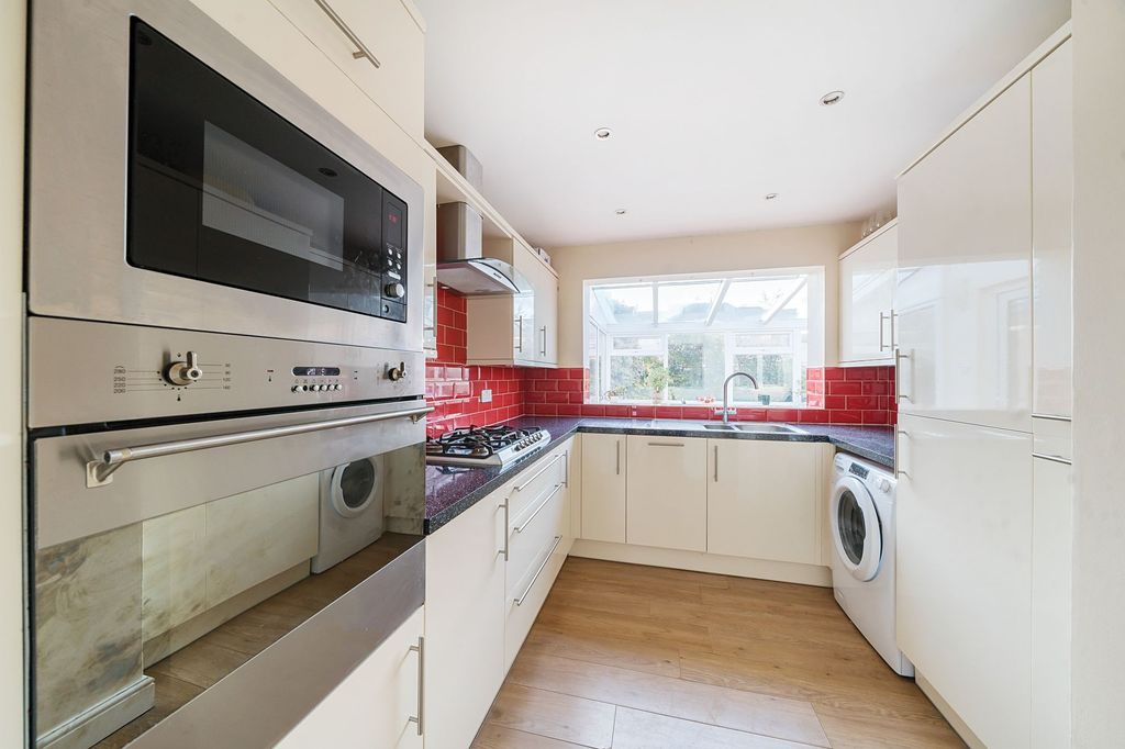 Property photo 3 of 12 Kitchen