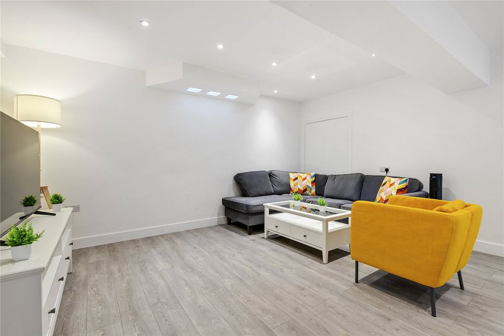 Property photo 2 of 10 Picture No. 13