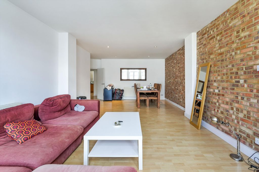 Property photo 3 of 11 Image