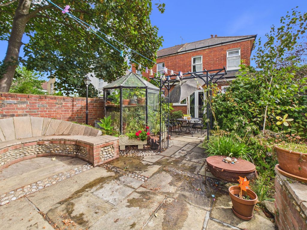 Property photo 2 of 14