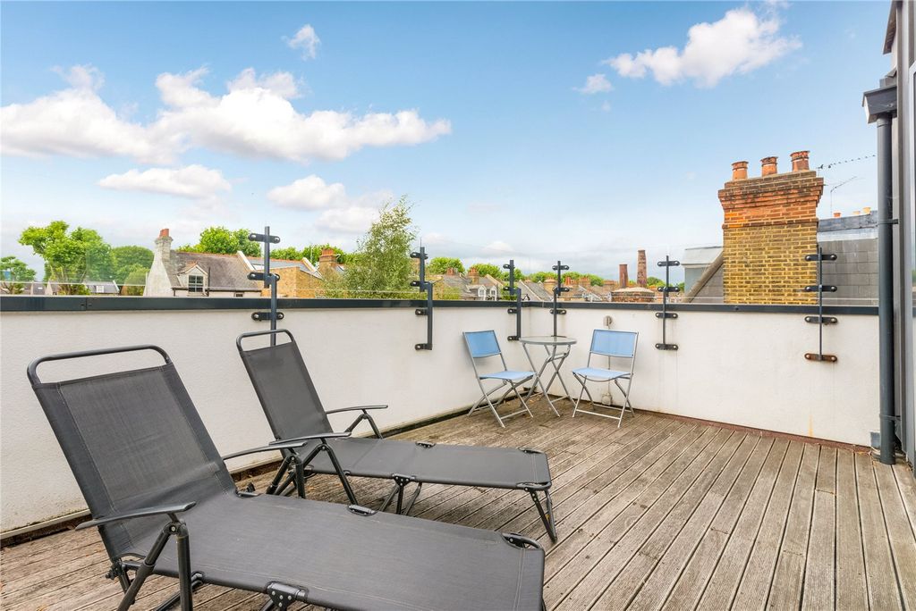 Property photo 3 of 11 Terrace