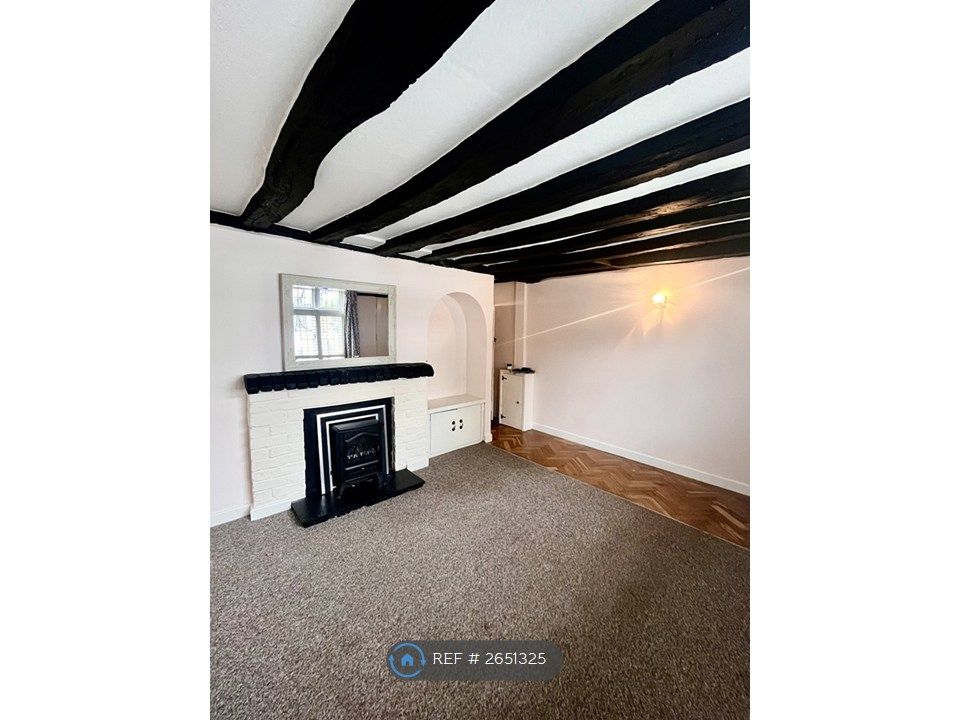 Property photo 3 of 10 Living Room