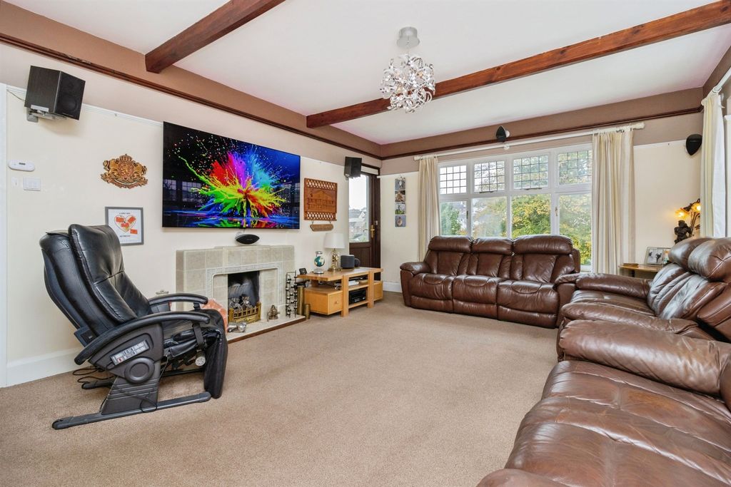 Property photo 3 of 33