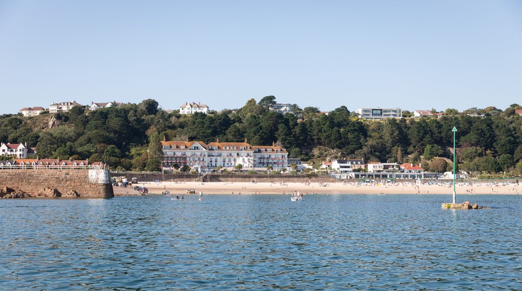 Property photo 2 of 20