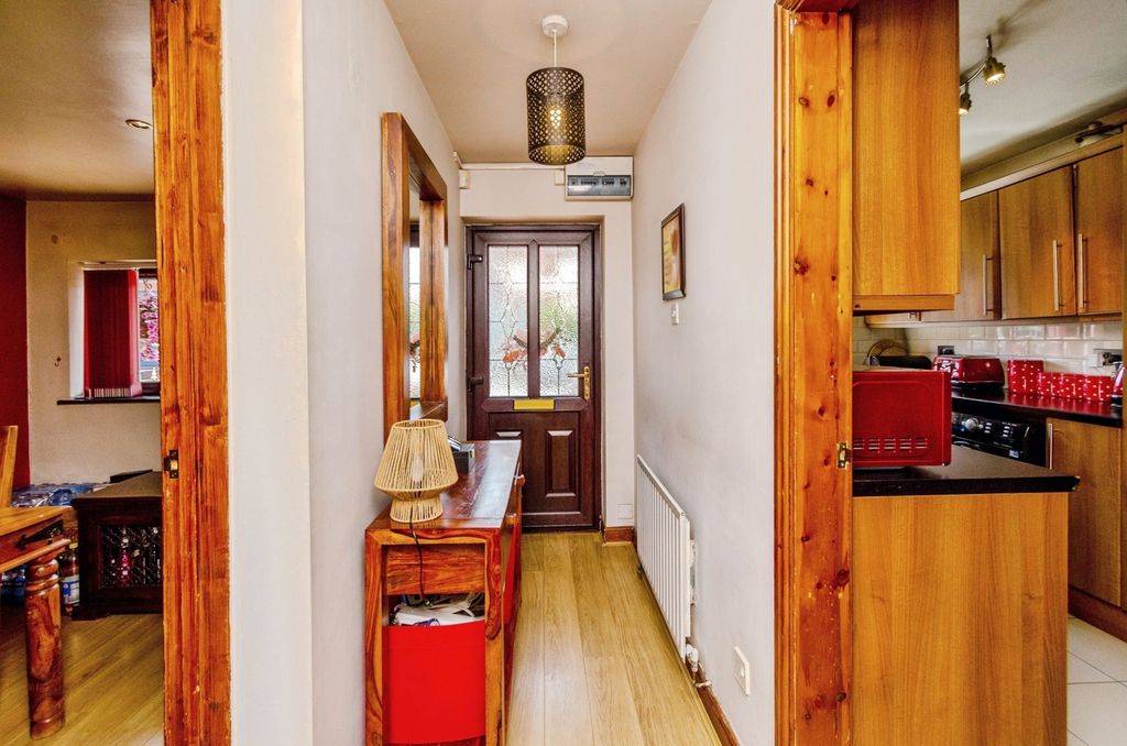 Property photo 2 of 17 Photo