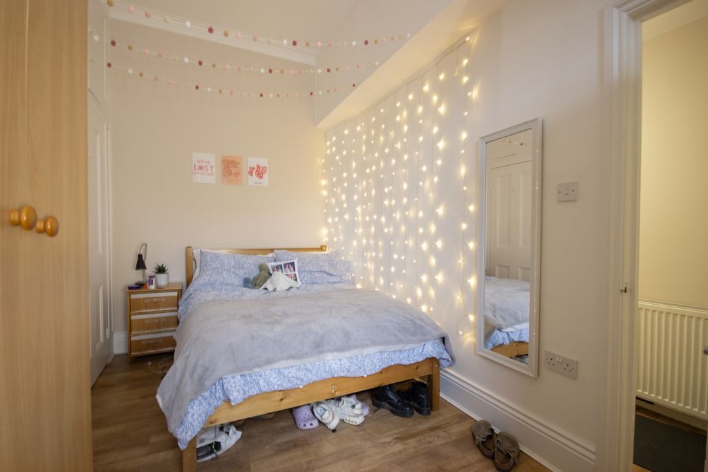Property photo 1 of 6 3
