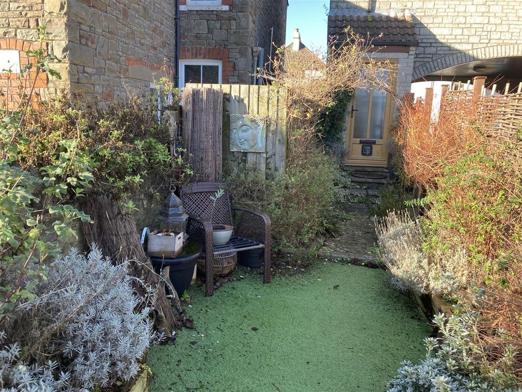 Property photo 2 of 13 Garden