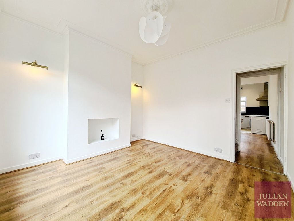 Property photo 2 of 12 Picture No. 24