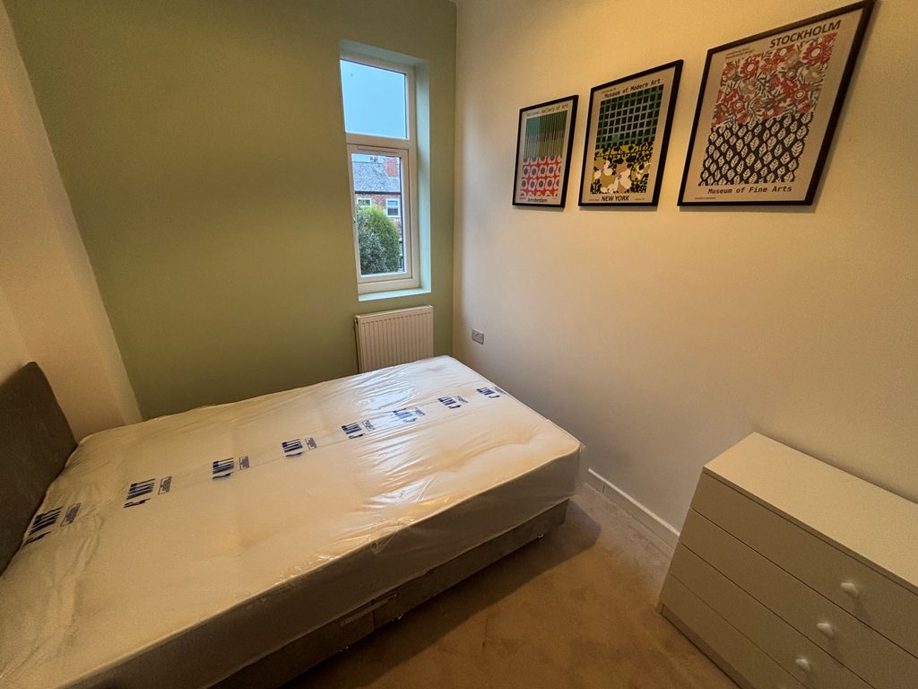 Property photo 1 of 6 Bedroom