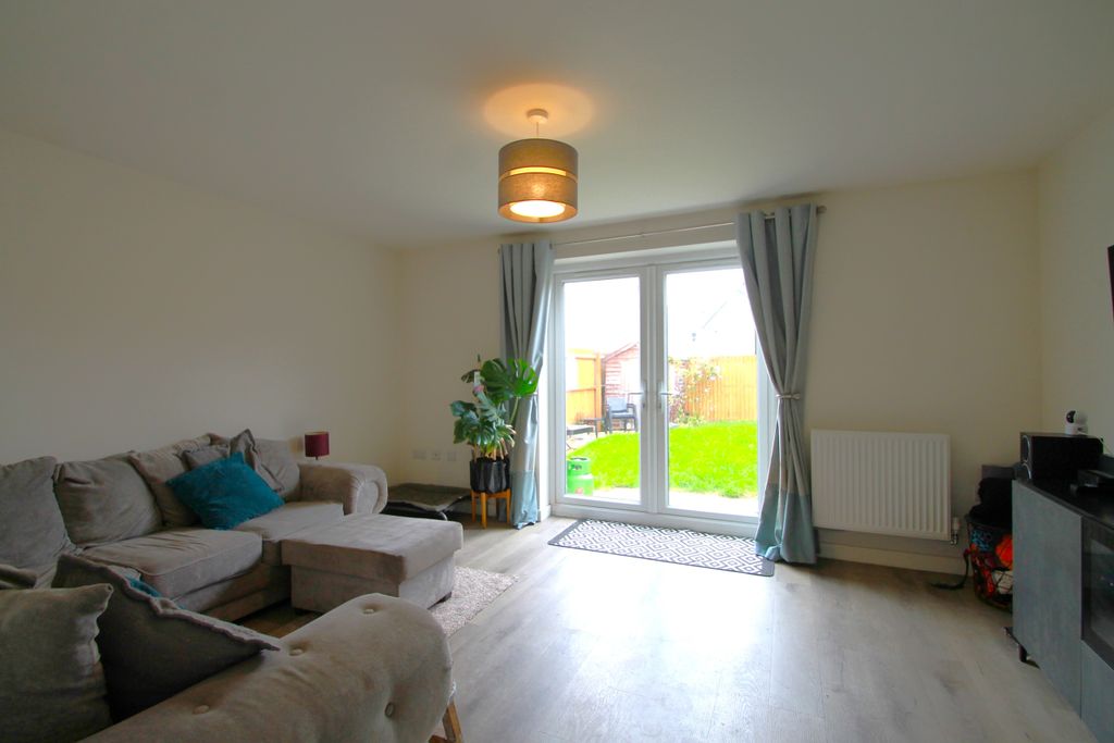 Property photo 2 of 26 Living Room