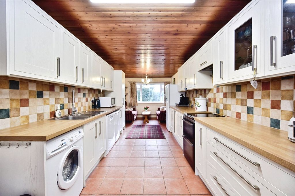 Property photo 3 of 34 Kitchen