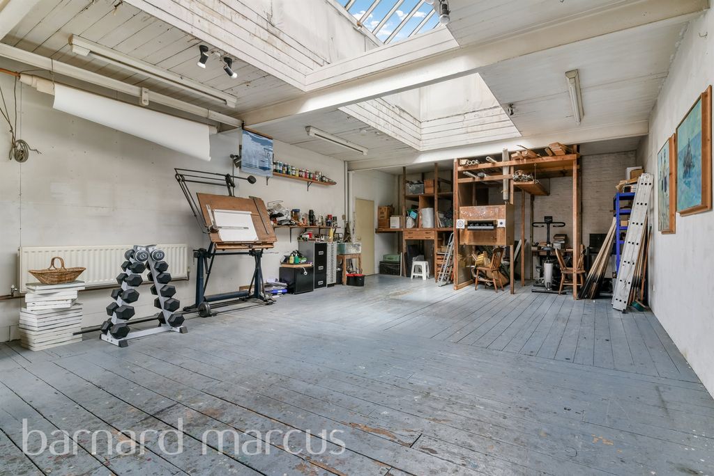 Property photo 1 of 28