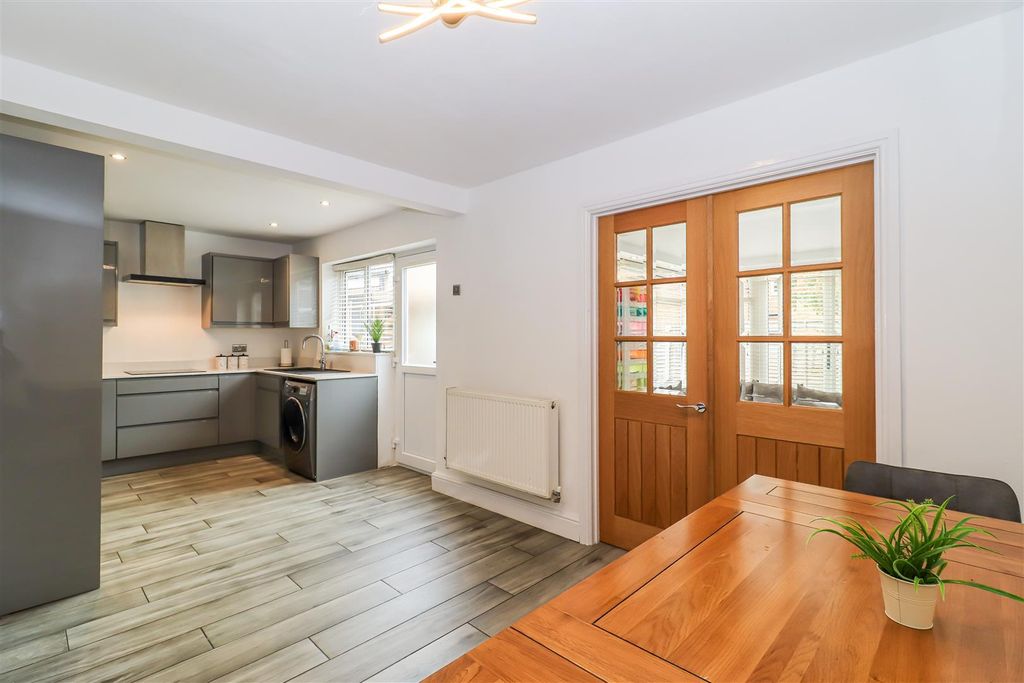 Property photo 3 of 16 Kitchen/Dining Room