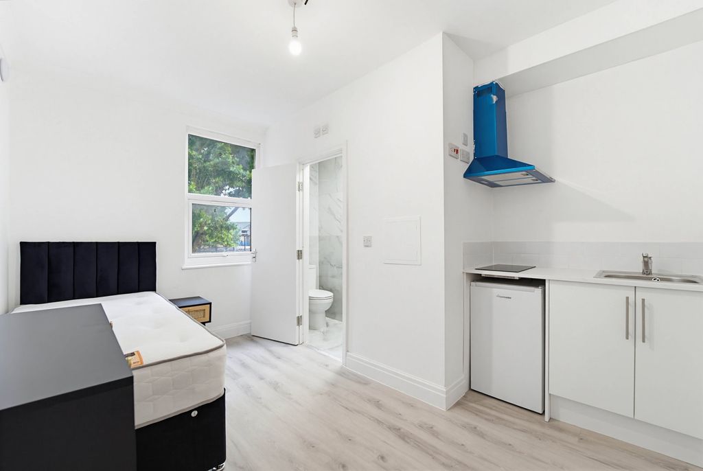 Property photo 1 of 3
