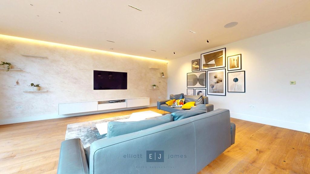 Property photo 3 of 22