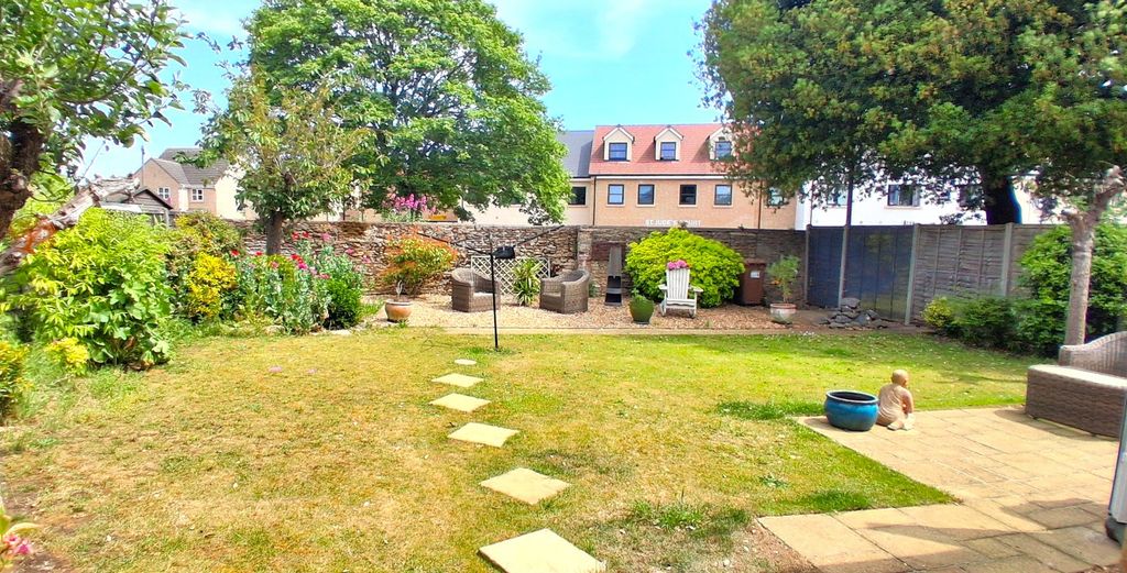 Property photo 3 of 11