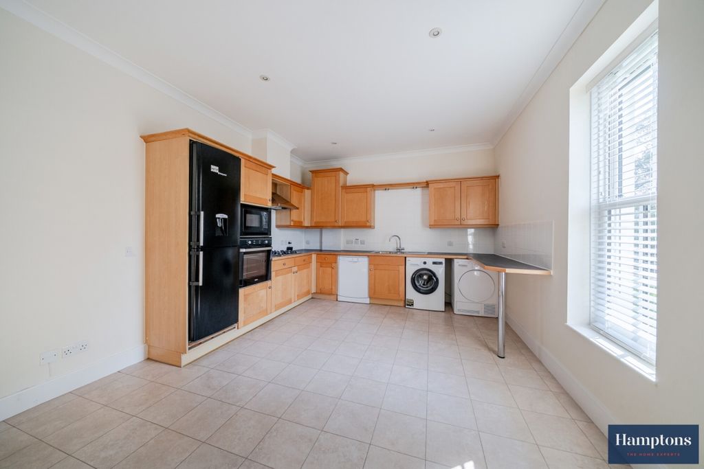 Property photo 3 of 14 Bedford Lane