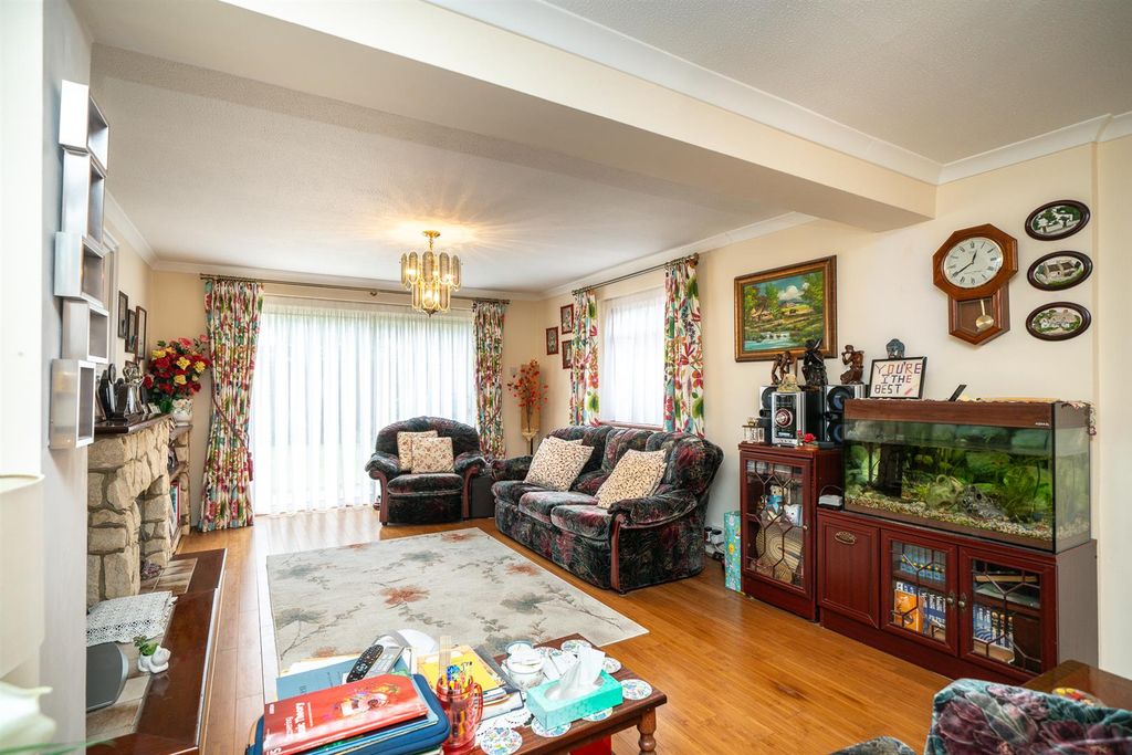 Property photo 2 of 26 60-Claudian-Place-1008.Jpg