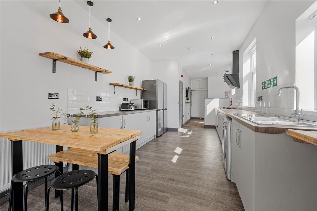 Property photo 2 of 13 Kitchen 3.Jpg