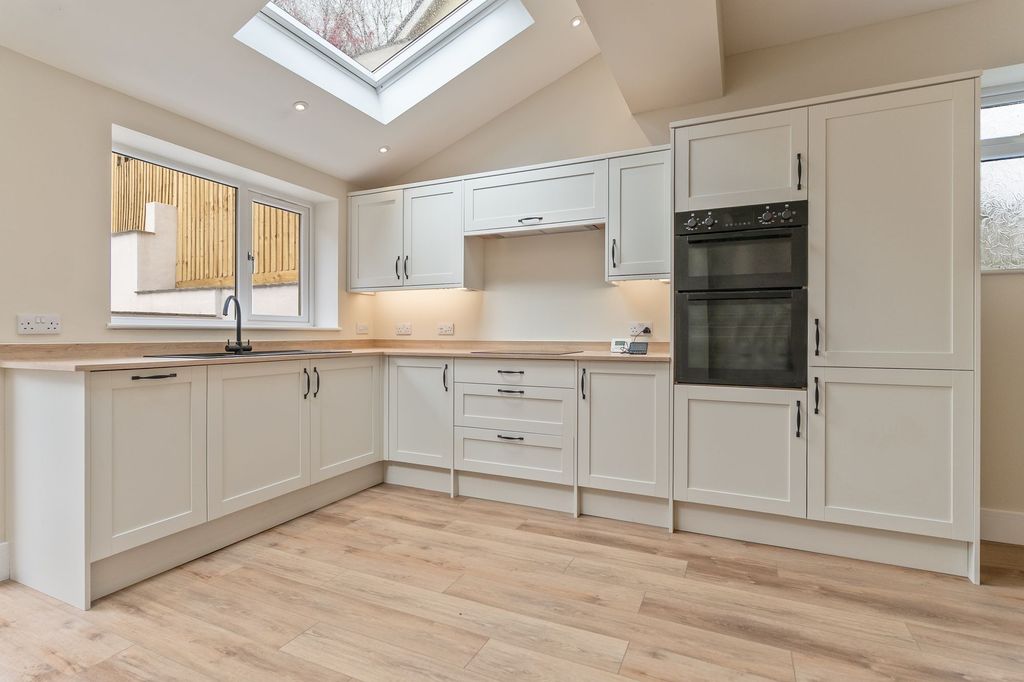 Property photo 3 of 24