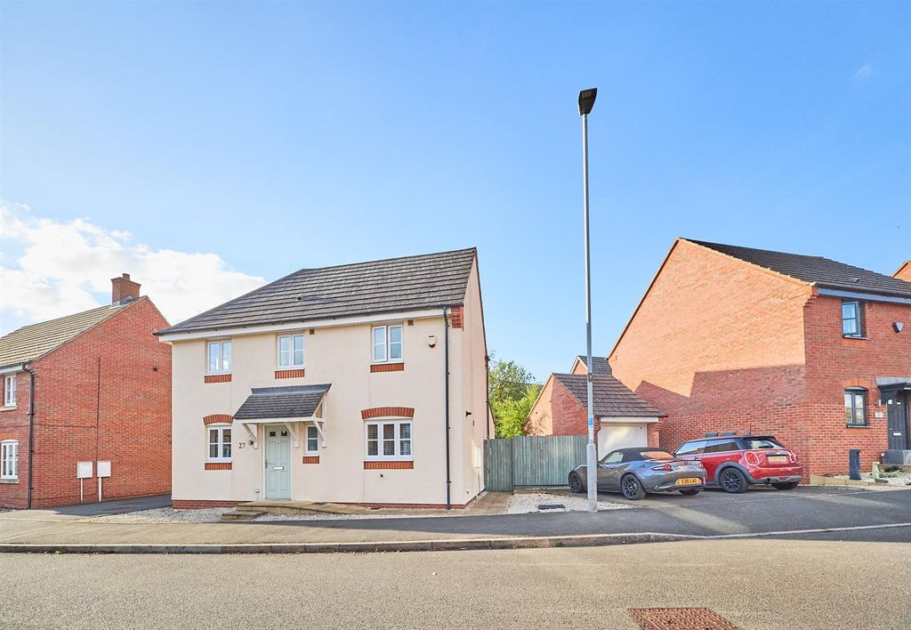 Property photo 1 of 17 Masefield Drive 13.Jpg